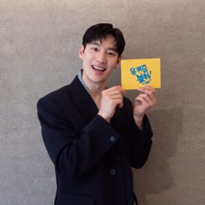Lee Je-hoon Instagram - ⠀
큰 자기님, 아기자기님💚
그리고 @youquizontheblock 모든 자기님들
초대해 주셔서 감사합니다^ㅇ^~*
그리고 시청해 주신 모든 자기님들도 감사드려요🥰
너무 즐거운 시간이었어요. 유퀴즈 최고!!!👍🏻👍🏻👍🏻