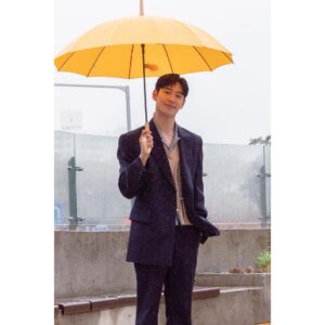 Lee Je-hoon Instagram - ⠀
큰 자기님, 아기자기님💚
그리고 @youquizontheblock 모든 자기님들
초대해 주셔서 감사합니다^ㅇ^~*
그리고 시청해 주신 모든 자기님들도 감사드려요🥰
너무 즐거운 시간이었어요. 유퀴즈 최고!!!👍🏻👍🏻👍🏻