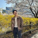 Lee Je-hoon Instagram - ⠀ 꽃들이 너무 예쁘네요🌸🌼🥰 판교에 계신 여러분들 부럽습니다 :) 그리고 환영해 주셔서 감사해요🫣