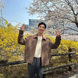 Lee Je-hoon Instagram - ⠀
꽃들이 너무 예쁘네요🌸🌼🥰
판교에 계신 여러분들 부럽습니다 :)
그리고 환영해 주셔서 감사해요🫣