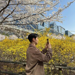 Lee Je-hoon Instagram - ⠀
꽃들이 너무 예쁘네요🌸🌼🥰
판교에 계신 여러분들 부럽습니다 :)
그리고 환영해 주셔서 감사해요🫣