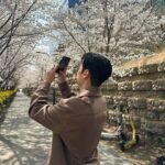 Lee Je-hoon Instagram - ⠀ 꽃들이 너무 예쁘네요🌸🌼🥰 판교에 계신 여러분들 부럽습니다 :) 그리고 환영해 주셔서 감사해요🫣