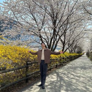 Lee Je-hoon Instagram - ⠀
꽃들이 너무 예쁘네요🌸🌼🥰
판교에 계신 여러분들 부럽습니다 :)
그리고 환영해 주셔서 감사해요🫣