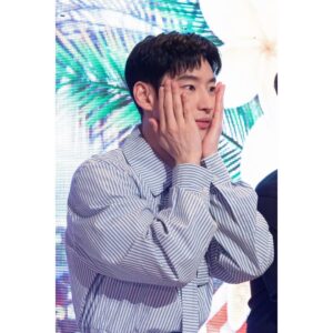 Lee Je-hoon Instagram - ⠀
싱가포르 팬 여러분🇸🇬❤️
저와 함께 소중한 시간을 보내주셔서
정말 감사합니다-*
여러분 덕분에 싱가포르를
더욱더 사랑하게 될 것 같네요🥰
더 자주 만날 수 있는
기회가 생겼으면 좋겠습니다!!
I love Singapore fan lah😘