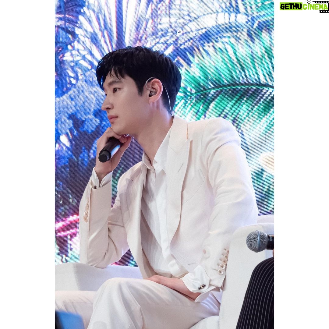 Lee Je-hoon - 514.8K Likes - ⠀
싱가포르 팬 여러분🇸🇬❤️
저와 함께 소중한 시간을 보내주셔서
정말 감사합니다-*
여러분 덕분에 싱가포르를
더욱더 사랑하게 될 것 같네요🥰
더 자주 만날 수 있는
기회가 생겼으면 좋겠습니다!!
I love Singapore fan lah😘