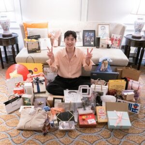 Lee Je-hoon Instagram - ⠀
싱가포르 팬 여러분🇸🇬❤️
저와 함께 소중한 시간을 보내주셔서
정말 감사합니다-*
여러분 덕분에 싱가포르를
더욱더 사랑하게 될 것 같네요🥰
더 자주 만날 수 있는
기회가 생겼으면 좋겠습니다!!
I love Singapore fan lah😘