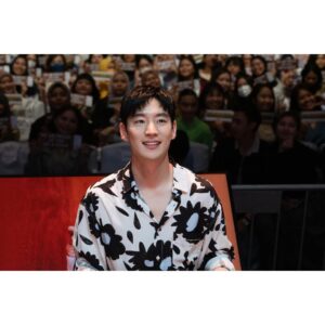 Lee Je-hoon Instagram - ⠀
인도네시아 팬 여러분🇮🇩🥰
저를 반갑게 맞이해 주셔서 감사합니다-*
여러분의 뜨거운 환호에
정말 감동했어요🥹
잊지 못할 기억이 될 것 같네요.
다시 만날 날이 빨리 왔으면 좋겠습니다 :)
Terima Kasih💕 Aku Cinta Kamu🫶🏻
