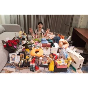 Lee Je-hoon Instagram - ⠀
인도네시아 팬 여러분🇮🇩🥰
저를 반갑게 맞이해 주셔서 감사합니다-*
여러분의 뜨거운 환호에
정말 감동했어요🥹
잊지 못할 기억이 될 것 같네요.
다시 만날 날이 빨리 왔으면 좋겠습니다 :)
Terima Kasih💕 Aku Cinta Kamu🫶🏻