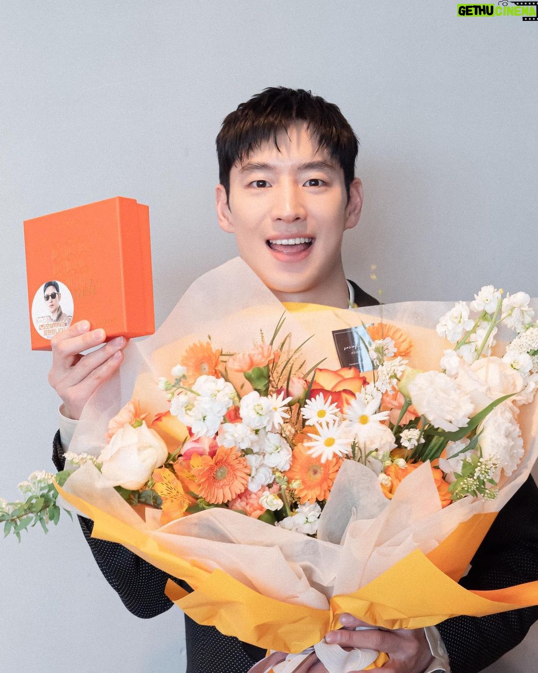 Lee Je-hoon Instagram - ⠀ 후니스트 여러분😍 제가 항상 너무 감사하게 생각하는 거 다들 알고 계시죠~~~?? 매 순간 응원해 주셔서 정말 감사합니다. 덕분에 더 힘내고 있어요-* 모두 오늘 하루도 즐겁게 보내세요!!^ㅇ^