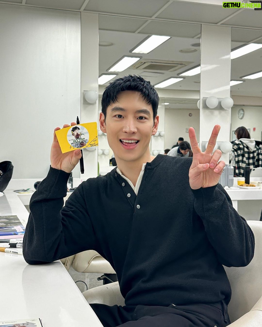 Lee Je-hoon Instagram - ⠀ 후니스트 여러분😍 제가 항상 너무 감사하게 생각하는 거 다들 알고 계시죠~~~?? 매 순간 응원해 주셔서 정말 감사합니다. 덕분에 더 힘내고 있어요-* 모두 오늘 하루도 즐겁게 보내세요!!^ㅇ^