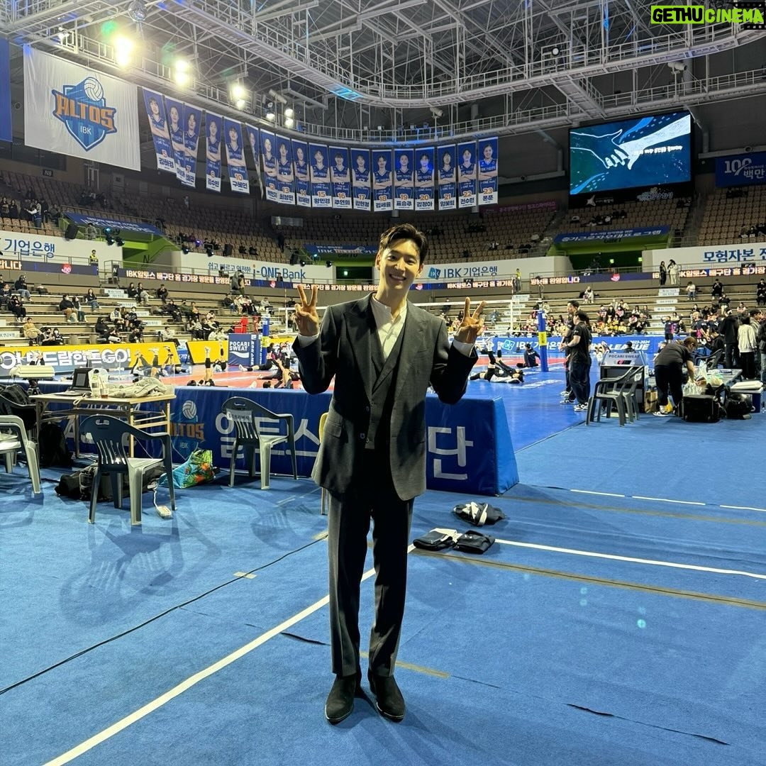 Lee Je-hoon Instagram - ⠀ IBK기업은행 알토스 선수단 여러분들! 끝까지 최선을 다해주셔서 진심으로 감사합니다. 정말 멋진 경기였습니다. 앞으로도 우리 선수분들 다치지 않고 후회 없는 경기하실 수 있게 열심히 응원하겠습니다! 코칭스태프 및 서포터즈 분들도 힘내주세요!! 알토스 화이팅!!!🩵