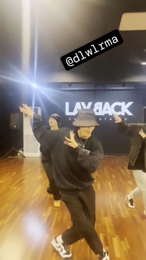 Lee Joon-gi Instagram - 해수보러 홀씨가 됐다구~  #홀씨