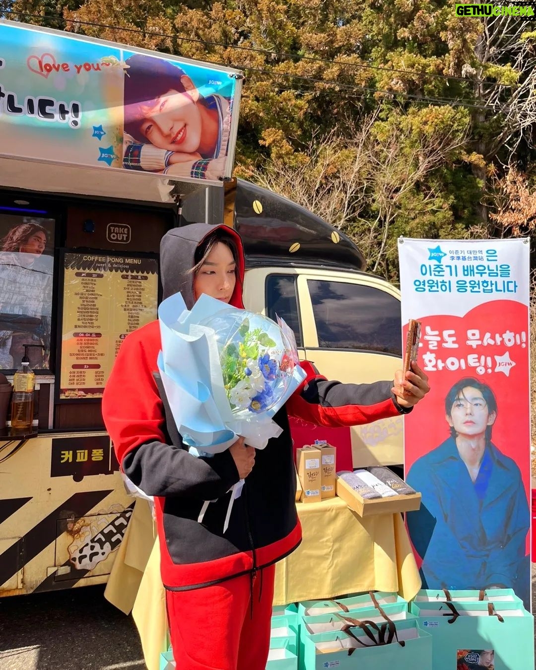 Lee Joon-gi Instagram - 언제나 고맙고 또 고마워요~!! Love u all 💝