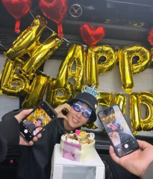 Lee Joon-gi Instagram - 세상 최고의 하루를 만들어주신 여러분 모두에게 감사인사  드려요~~!!🥰 하루종일 너무너무 행복했습니다 진심으로 감사드리고  더 좋은 사람이, 더 좋은 배우가 되겠습니다 🙏 Thank you for celebrating my birthday every year 🤣  Thankyou so much and Love you all 💓 😘 🙏😉