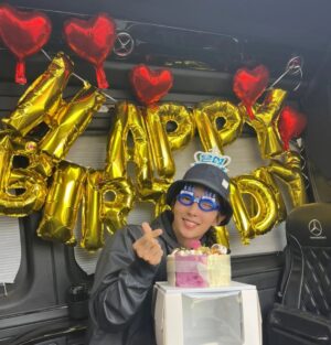 Lee Joon-gi Instagram - 세상 최고의 하루를 만들어주신 여러분 모두에게 감사인사  드려요~~!!🥰 하루종일 너무너무 행복했습니다 진심으로 감사드리고  더 좋은 사람이, 더 좋은 배우가 되겠습니다 🙏 Thank you for celebrating my birthday every year 🤣  Thankyou so much and Love you all 💓 😘 🙏😉