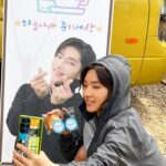 Lee Joon-gi Instagram - 하늘아래 준기세상 가족들의 따뜻하고 푸짐한 선물 ! 오늘 열심히 뛰어준 모든 촬영 스태프, 출연진들과 함께 감사히 받았습니다 ~🥰 진심으로 감사드려요 ㅜㅜ 😉🙏