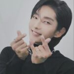 Lee Joon-gi Instagram - 하늘아래 준기세상 가족들의 따뜻하고 푸짐한 선물 ! 오늘 열심히 뛰어준 모든 촬영 스태프, 출연진들과 함께 감사히 받았습니다 ~🥰 진심으로 감사드려요 ㅜㅜ 😉🙏