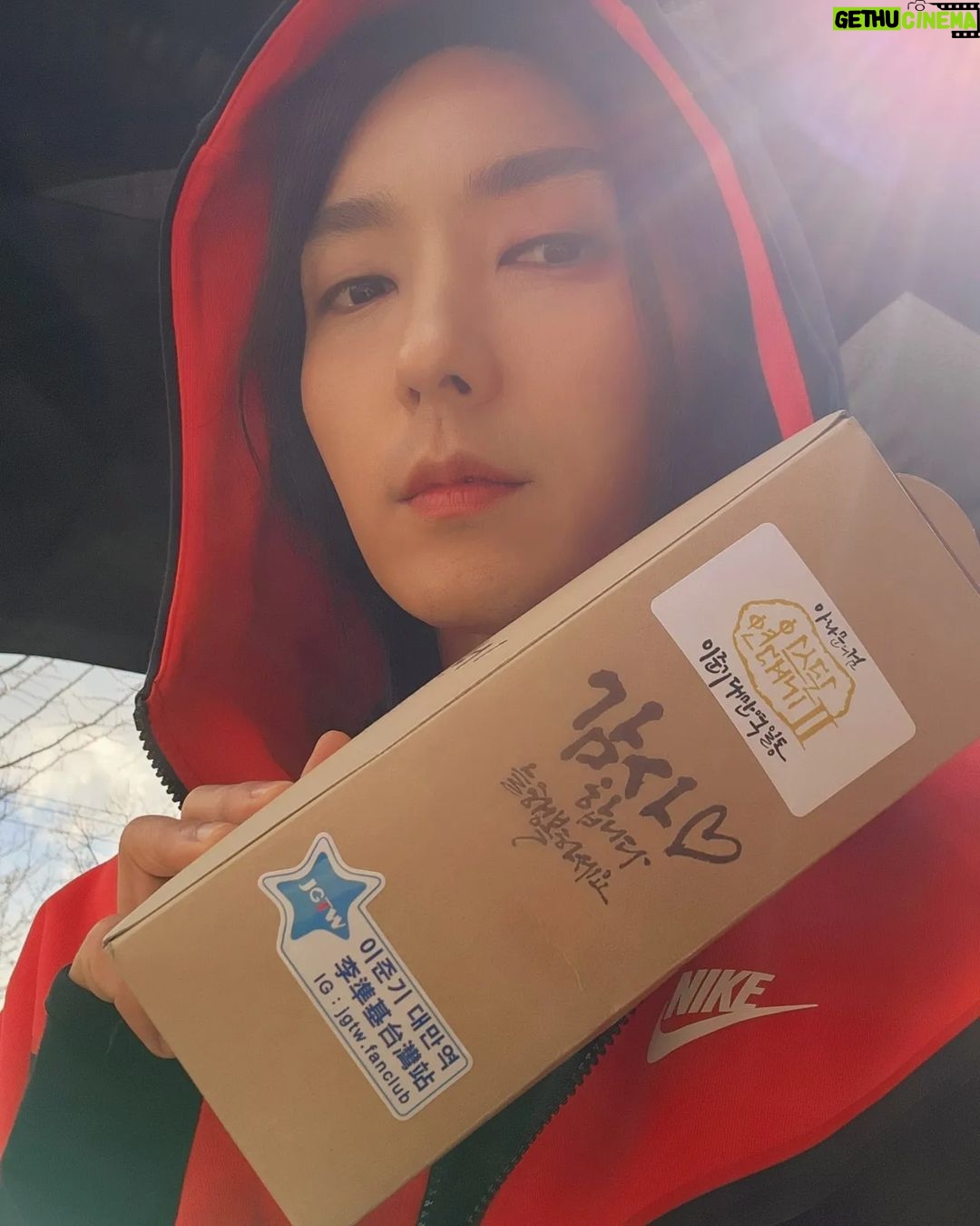 Lee Joon-gi Instagram - 언제나 고맙고 또 고마워요~!! Love u all 💝