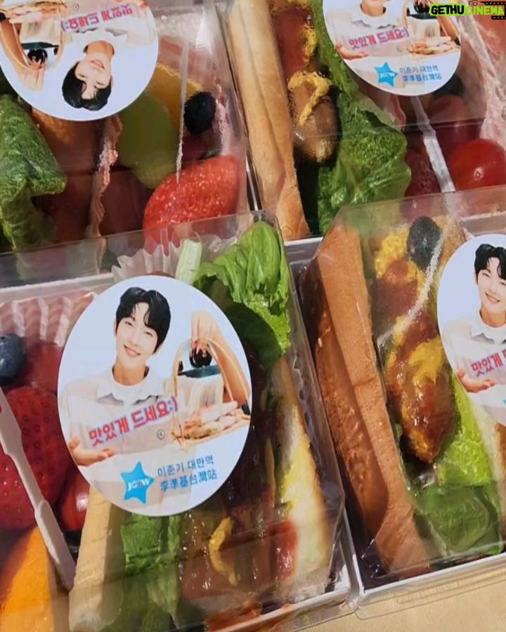 Lee Joon-gi Instagram - 언제나 고맙고 또 고마워요~!! Love u all 💝