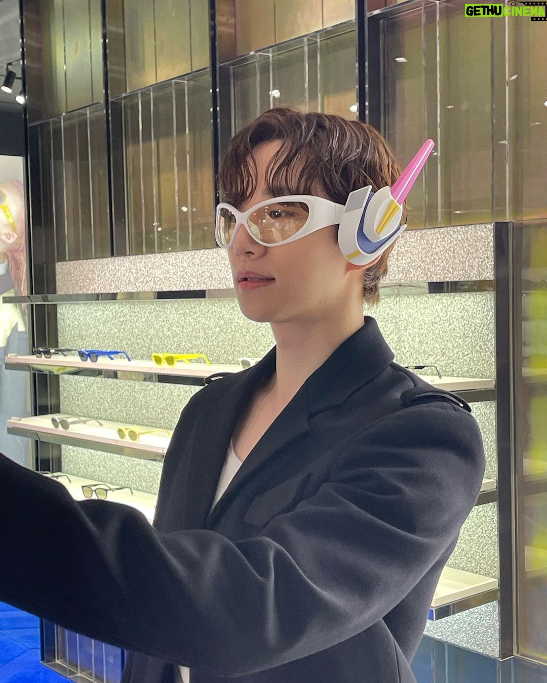 Lee Jun-ho Instagram - at Gentle Monster Bangkok EmQuartier #gentlemonster #gentlemonsterth