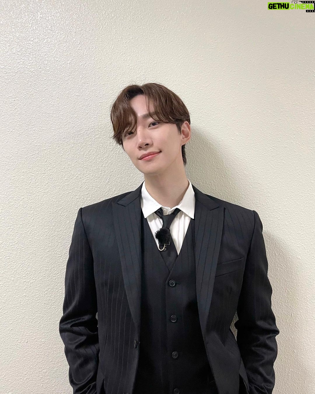 Lee Jun-ho - 1.8 Million Likes - debut 15th anniversaries
thank you all😉