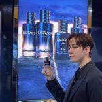 Lee Jun-ho Instagram - #광고 #디올향수 #디올소바쥬 #소바쥬오드퍼퓸 #디올소바쥬팝업 #DiorParfums #DiorSauvage @Dior 9월 15일부터 10월 9일까지 롯데 에비뉴엘 월드타워점에서 열리는 디올 소바쥬 팝업. 강렬하고 신비로운 매력을 품은 '디올 소바쥬'의 토탈 그루밍 컬렉션을 직접 체험해보세요!