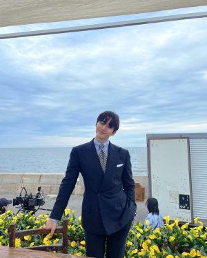 Lee Jun-ho Instagram - 아직 놓을 수 없는 킹주말🤣