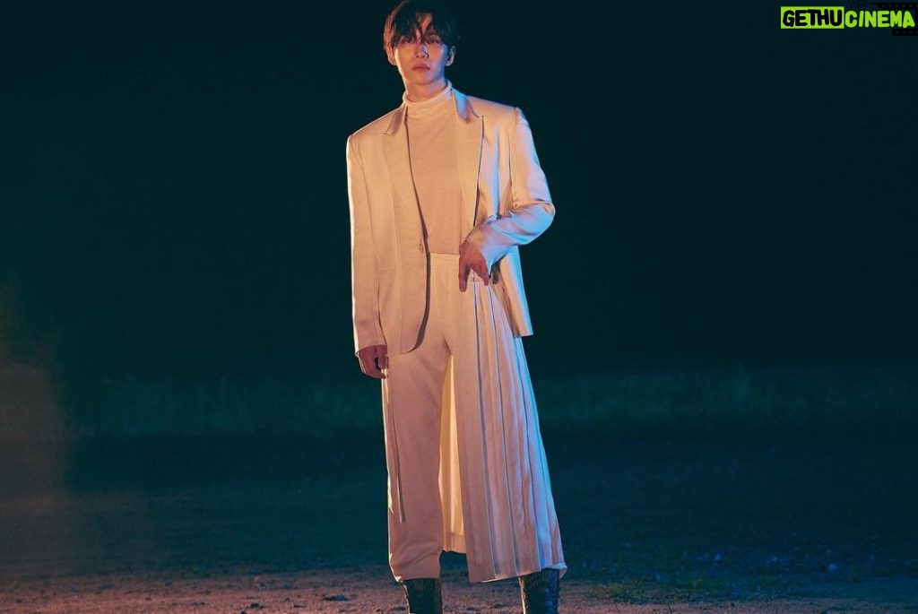 Lee Jun-ho Instagram - 여름 밤 공기🌙 @diorbeauty #DiorSauvage #AD