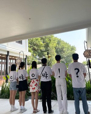 Lee Jun-ho Instagram - 많은 사랑에 감사드립니다👑

Thank you to all our wonderful fans  for tuning in to ‘“King the Land”
See you on Netflix 
#kingtheland