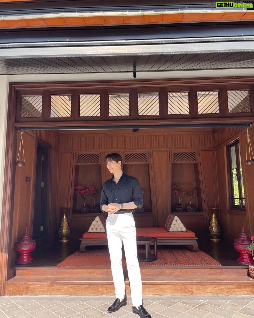 Lee Jun-ho Instagram - 태국에서의 3주 중 1주🤣 Siri Sala Private Thai Villa