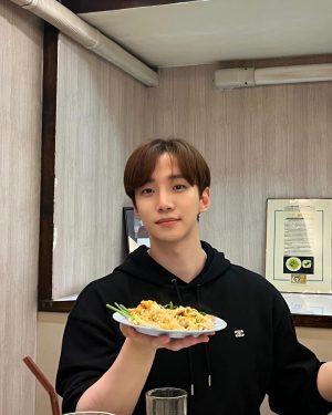 Lee Jun-ho Instagram - 2023년 정말 고마웠고 2024년도 잘 부탁해
행복한 일만 가득 한 해가 되길😍