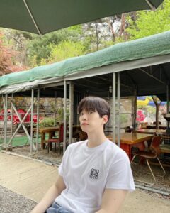 Lee Jun-ho Instagram - 여름인가...
