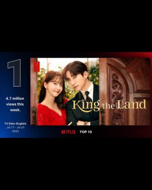 Lee Jun-ho Instagram - 많은 사랑에 감사드립니다👑

Thank you to all our wonderful fans  for tuning in to ‘“King the Land”
See you on Netflix 
#kingtheland