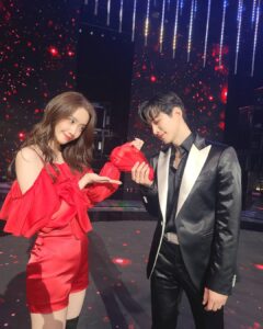 Lee Jun-ho Instagram - MBC안방마님과 #MBC가요대제전🥰