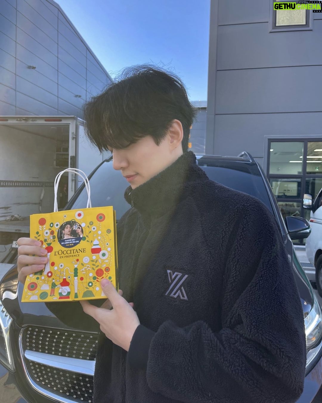 Lee Jun-ho Instagram - @loccitanekorea @xexymix