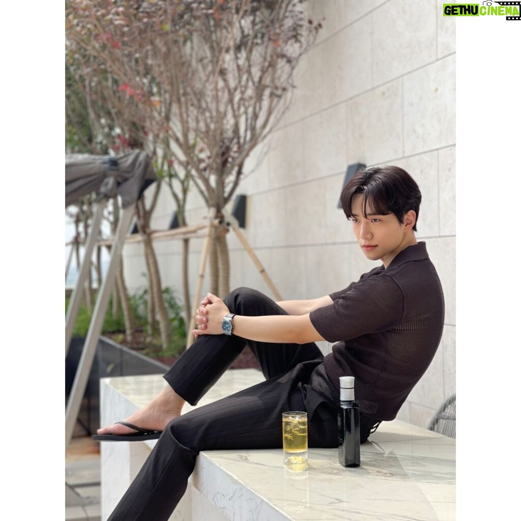 Lee Jun-ho Instagram - @esquire.korea #wbywindsor #AD