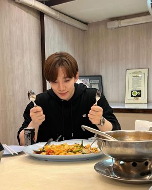Lee Jun-ho Instagram - 2023년 정말 고마웠고 2024년도 잘 부탁해
행복한 일만 가득 한 해가 되길😍