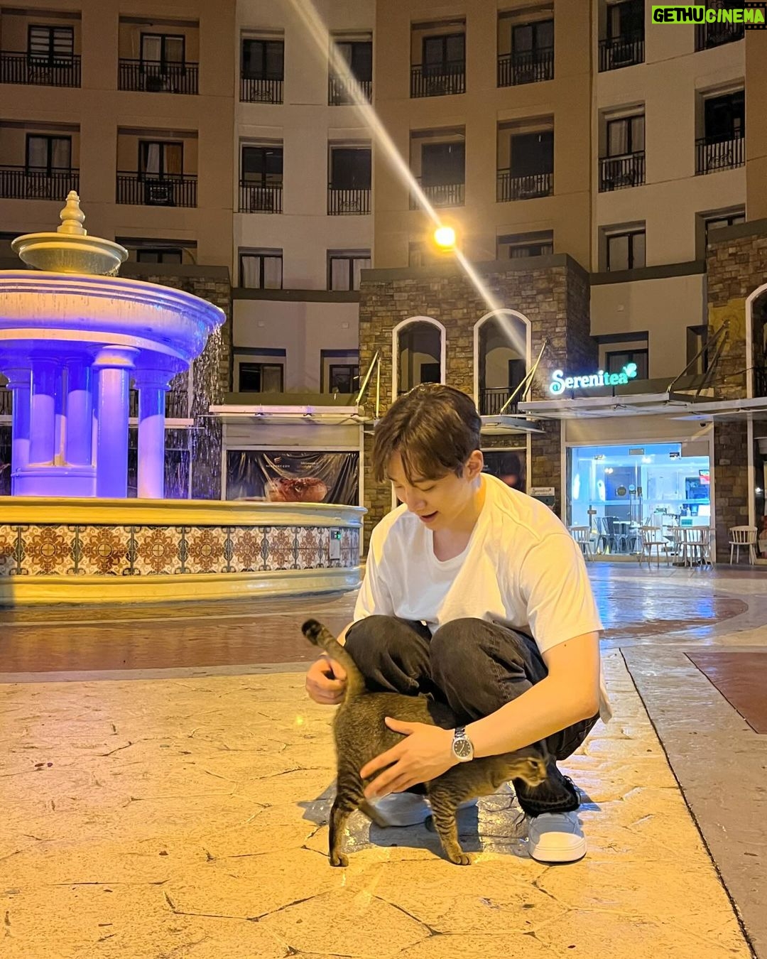 Lee Jun-ho - 1.9 Million Likes - 2023년 정말 고마웠고 2024년도 잘 부탁해
행복한 일만 가득 한 해가 되길😍