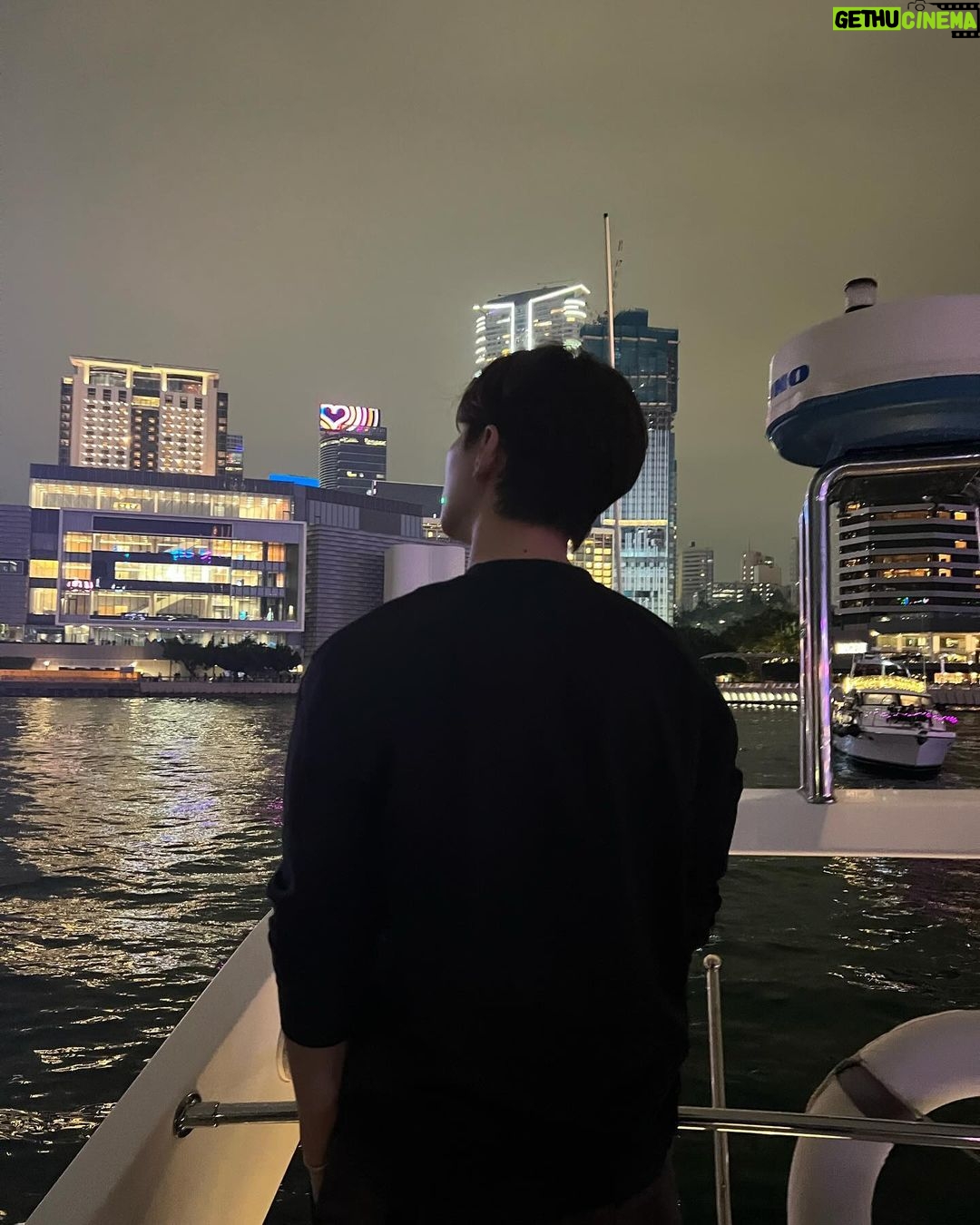 Lee Jun-ho - 1.6 Million Likes -