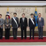 Lee Jung-jae Instagram – 국민 여러분께 감사 드립니다. 대한민국의 문화를 더욱 소중하고 열심 알리겠습니다. 감사합니다.