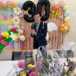 Lee Jung-jae Instagram - 부끄럽게도 데뷰 30주년이라고 회사 직원, 작가님들이 사무실에서 깜짝 파티를 열어 주셨습니다. 감사합이다. 그리고 응원해 주시는 팬 여러분께도 깊은 감사 드립니다.❤️❤️😄😄😄