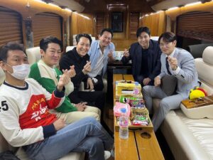 Lee Jung-jae Instagram - 장성규님과 #헌트 무대인사😄