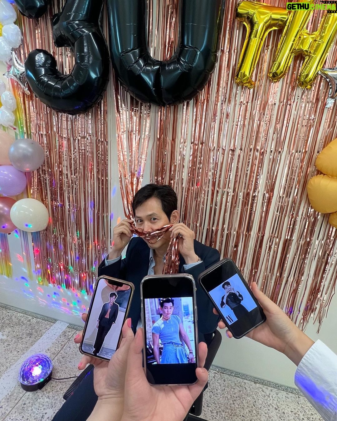 Lee Jung-jae Instagram - 더욱 열심히 그리고 좋은 작품으로 보답하겠습니다. 🙏😄😄