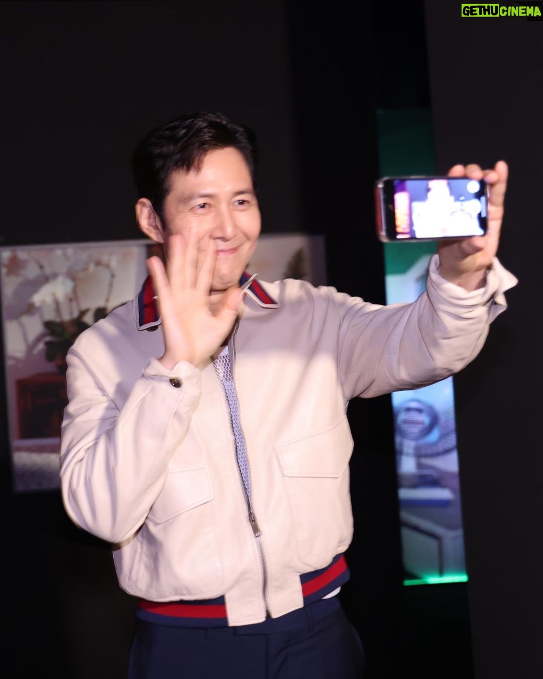 Lee Jung-jae Instagram - #WingShya853 #GalaxyArt @VogueHongKong @AndazMacau @GalaxyMacau #AndazMacau #GalaxyMacau