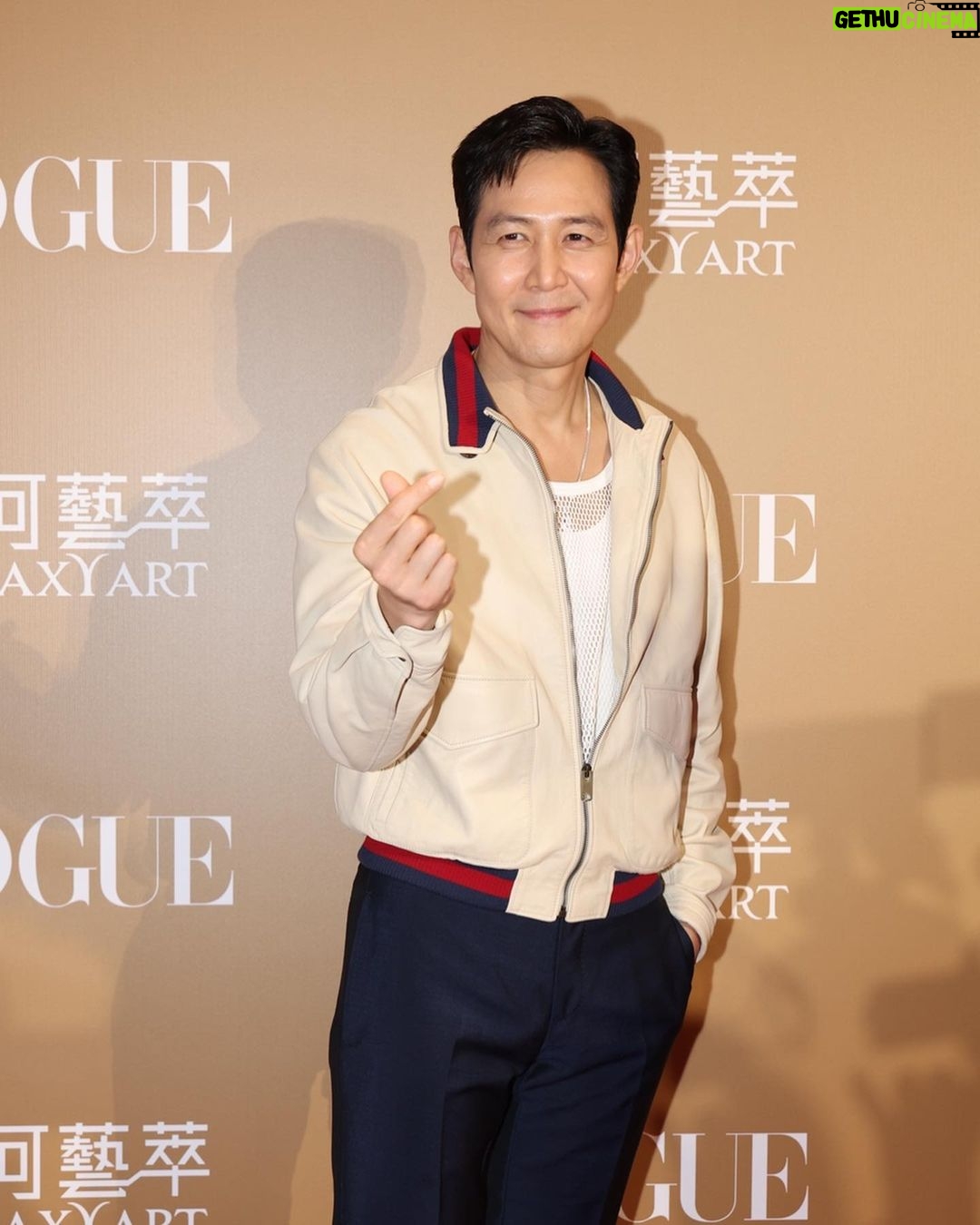 Lee Jung-jae Instagram - #WingShya853 #GalaxyArt @VogueHongKong @AndazMacau @GalaxyMacau #AndazMacau #GalaxyMacau
