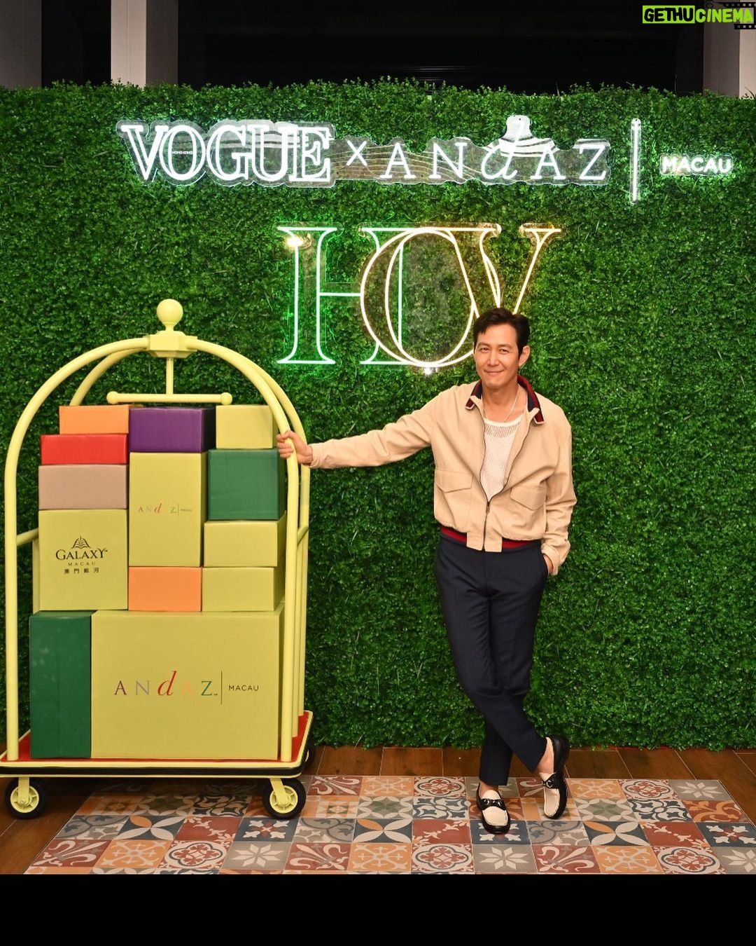 Lee Jung-jae Instagram - #WingShya853 #GalaxyArt @VogueHongKong @AndazMacau @GalaxyMacau #AndazMacau #GalaxyMacau