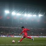 Lee Kang-in Instagram - 2023년 축구대표팀 경기들이 모두 끝났네요. 팬분들의 응원덕분에 서울에서 그리고 멀리 중국에서도 저희가 좋은 성적을 낼수 있었어요 🙌 특히 큰 시험을 치르고 경기장에 저희를 보러 찾아와주신 수험생 분들 모두 저희를 보고 조금이라도 힘을 받으셨다면 좋겠습니다! 2024년에도 여러분에게 큰힘이 되어드릴수 있는 모습으로 돌아올수 있도록 노력할게요! 여러분들도 올 한해 끝까지 화이팅!♥️👍