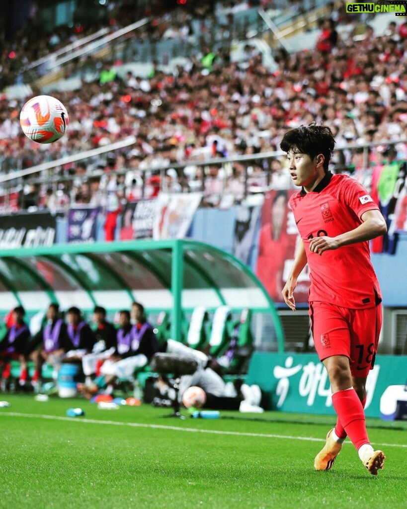 Lee Kang-in Instagram - 항상 큰 사랑과 응원 보내주시는 팬 여러분들 덕분에 두 경기 모두 행복했습니다. 많은 분들께서 비를 뚫고 오셨기에 더 큰 행복을 드리지 못한게 스스로에게 아쉽지만 더 좋은 모습 보일수 있도록 계속 노력하겠습니다.🇰🇷⚽ 📸 @faphotos_official