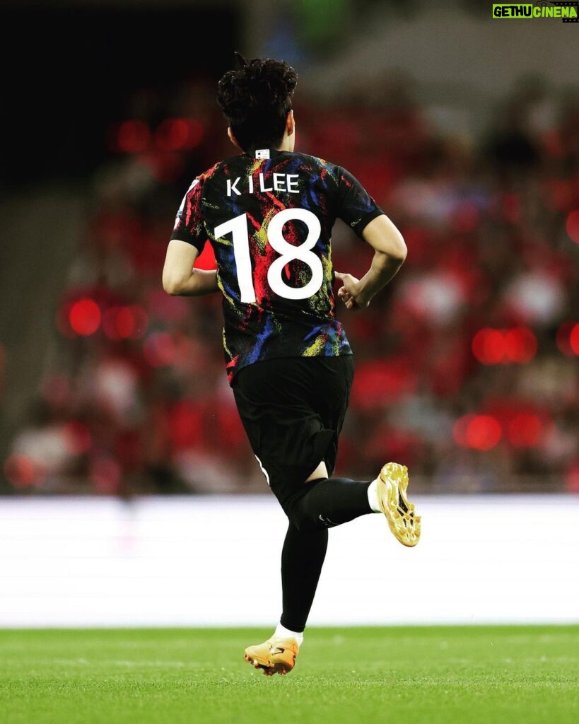 Lee Kang-in Instagram - 항상 큰 사랑과 응원 보내주시는 팬 여러분들 덕분에 두 경기 모두 행복했습니다. 많은 분들께서 비를 뚫고 오셨기에 더 큰 행복을 드리지 못한게 스스로에게 아쉽지만 더 좋은 모습 보일수 있도록 계속 노력하겠습니다.🇰🇷⚽️ 📸 @faphotos_official