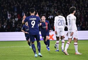 Lee Kang-in Instagram - Une nuit magique à Paris!
Allons-y ensemble pour plus, Allez Paris!❤️💙